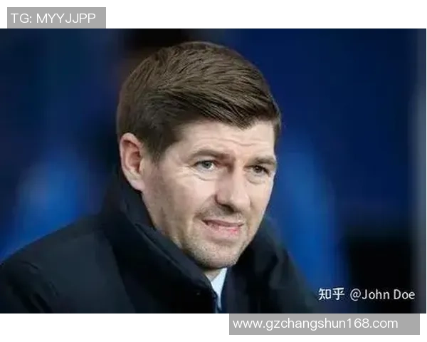 主持人转型足球球星的背后故事及其职业生涯的突破与挑战