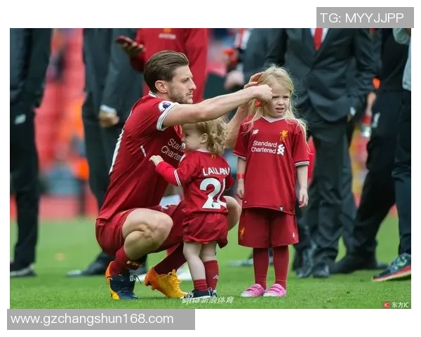 模仿足球球星经典表情展现球场内外欢乐瞬间