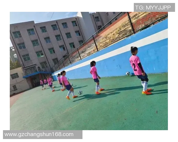 绿茵巨星齐聚闪耀时刻见证友情与激情交织瞬间 绿茵巨星齐聚闪耀时刻见证友情与激情交织瞬间