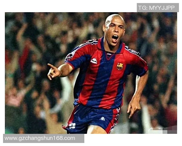 纹身男球星足球之路：从街头少年到世界足坛传奇的蜕变