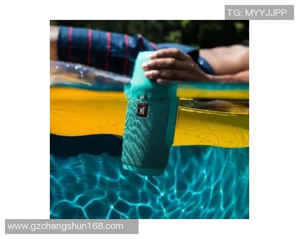 足球球星放松时刻揭秘：泡澡助力恢复，提升赛场表现的秘密武器